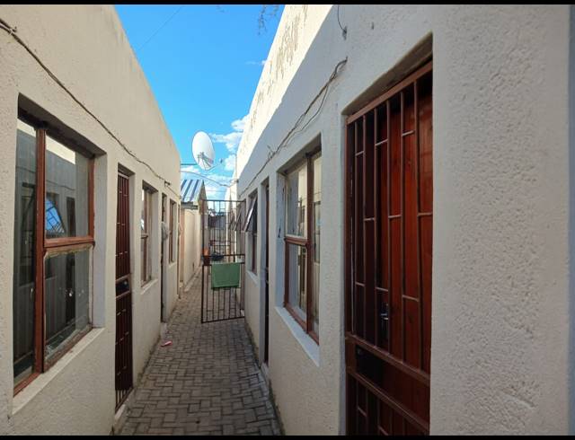 18 BEDROOM APARTMENT BLOCK FOR SALE IN SESHEGO 9A